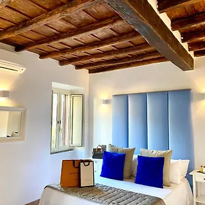fontana-di-trevi-junior-suite.it-romehotels.com/